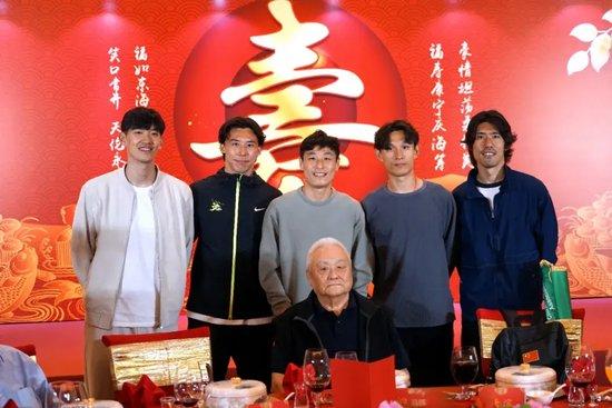 HJC黄金城·集团拥有一个好平台展示图片