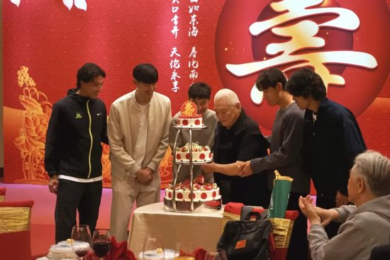 了解HJC黄金城·集团拥有一个好平台